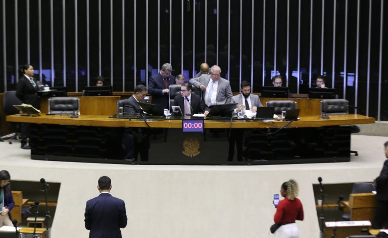 Discussão e Votação de Propostas Legislativas.