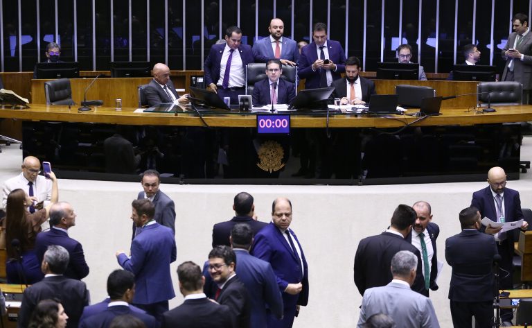 Discussão e Votação de Propostas Legislativas.