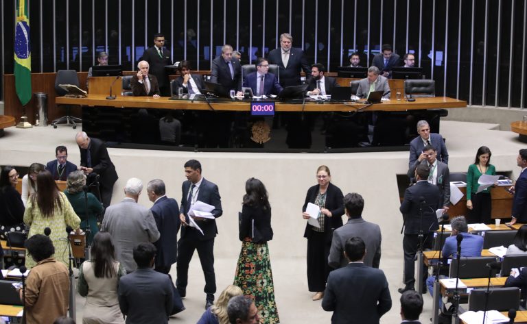 Discussão e Votação de Propostas Legislativas.