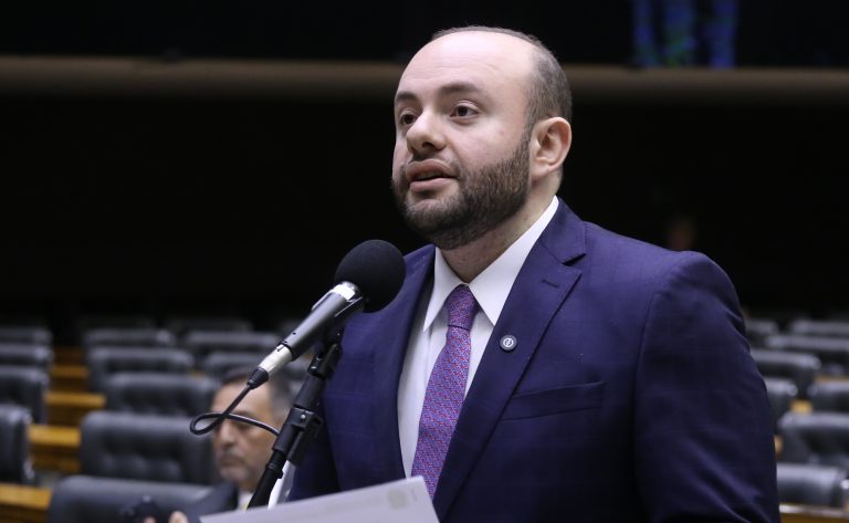 Deputado Fausto Santos Jr. (União-AM) fala no Plenário da Câmara dos Deputados