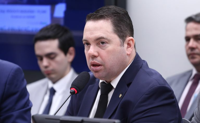 Deputado Rodolfo Nogueira (PL-MS) fala em comissão da Câmara dos Deputados