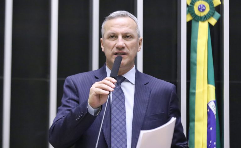 Deputado Sanderson (PL-RS) fala no Plenário da Câmara dos Deputados