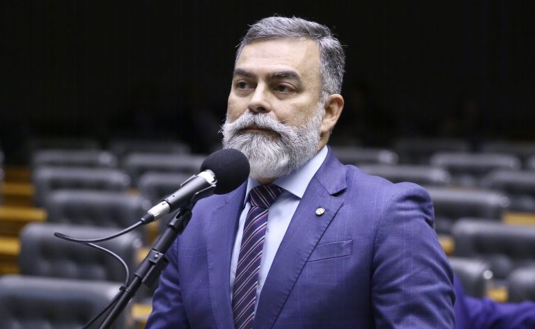 Deputado Allan Garcês (PP-MA) fala no Plenário da Câmara dos Deputados