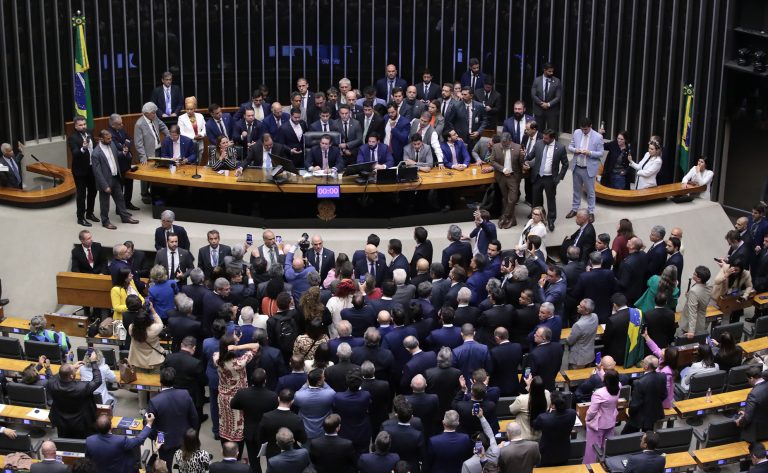 Motta discursa no Plenário