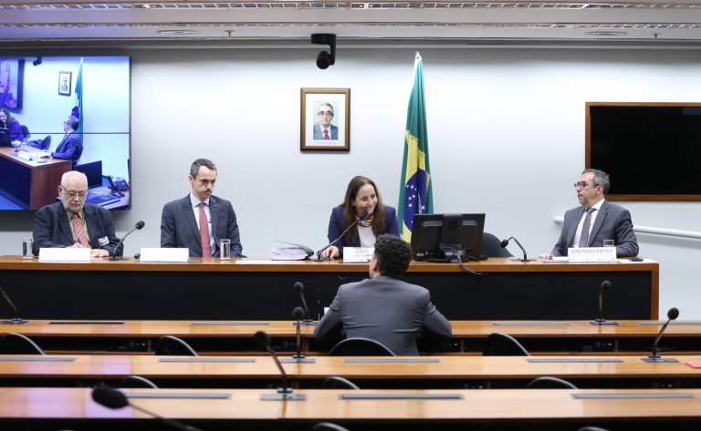 Audiência Pública - Eficácia do conceito Custo Aluno-Qualidade (CAQ) na educação básica. Representante da Frente Nacional dos Prefeitos e Prefeitas, Kleber Castro. Dep. Adriana Ventura (NOVO-SP).