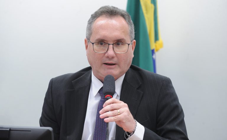 Audiência Pública - Adensamento da cadeia produtiva de petróleo, gás e outras fontes renováveis de energia. Diretor do Departamento de Política de Exploração e Produção de Petróleo e Gás Natural - Ministério de Minas e Energia, Carlos Agenor Onofre Cabral
