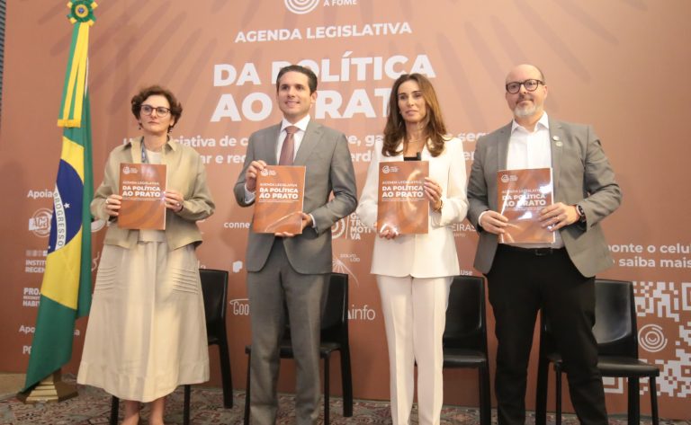 Evento de Lançamento da Agenda Legislativa Pacto contra a Fome. Secretária nacional de segurança alimentar e nutricional, Lilian Rahal; Presidente da Câmara dos Deputados, Hugo Motta (REPUBLICANOS - PB); Co-fundadora e Presidente do Pacto contra a Fome, Geyze Diniz e CEO da Ação da Cidadania, Kiko Afonso