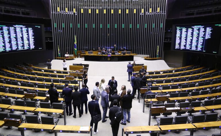 Discussão e Votação de Propostas Legislativas.