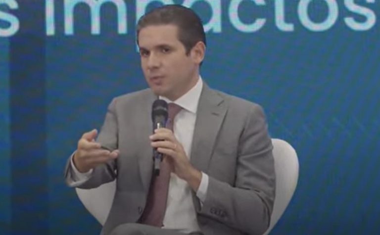 Motta discursa em evento do jornal O globo