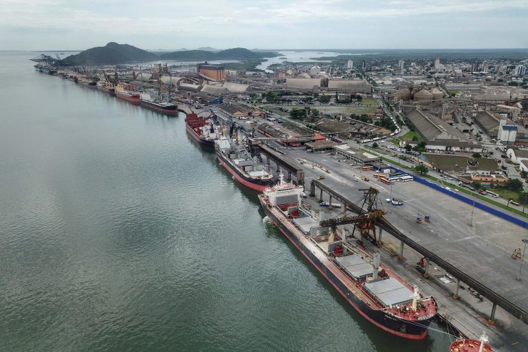 Transporte - barcos e portos - movimentação em portos - navio - exportação
