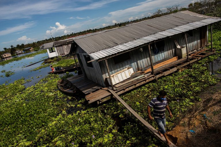 Cidades - infraestrutura - ribeirinhos - população ribeirinha - amazonas - palafitas - casa flutuante Amazonas convive com a possibilidade de uma forte enchente de seus rios.