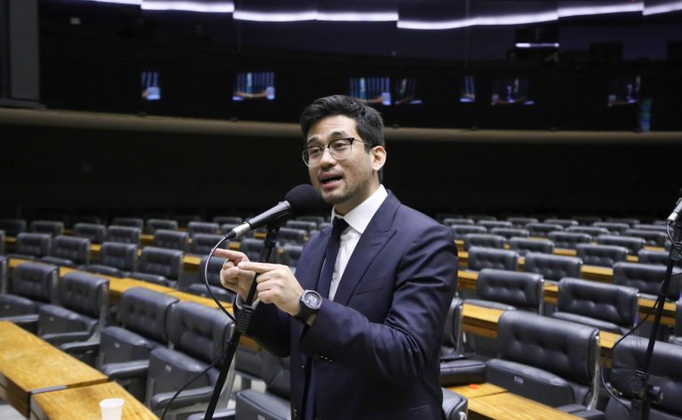 Deputado Kim Kataguiri (União-SP) fala no Plenário da Câmara dos Deputados