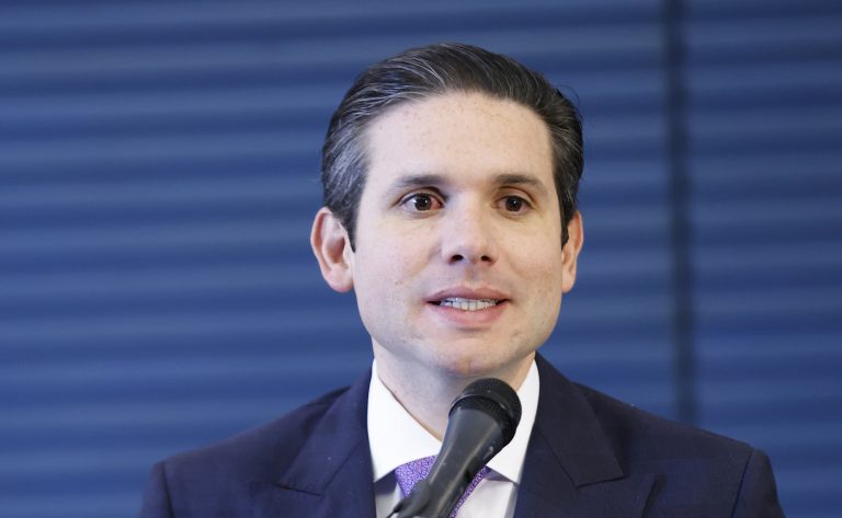 Motta na reunião da comissão
