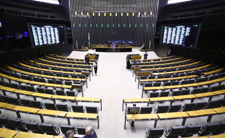 Discussão e votação de propostas.