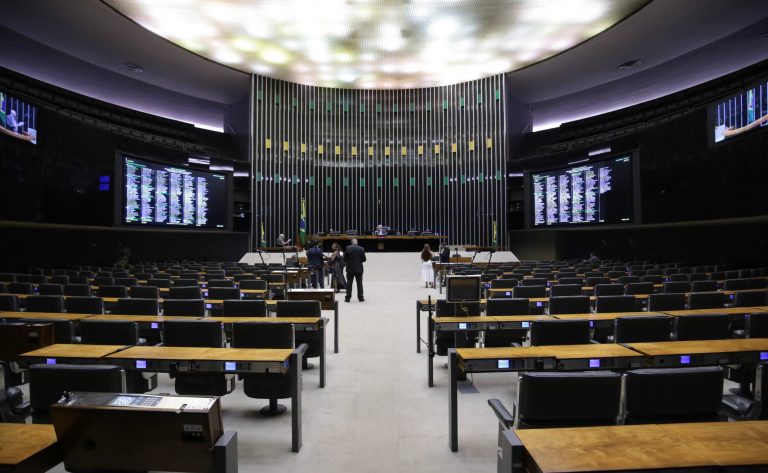 Discussão e votação de propostas legislativas.