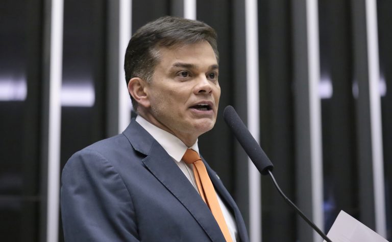Discussão e votação de propostas legislativas. Dep. Dimas Gadelha (PT - RJ)