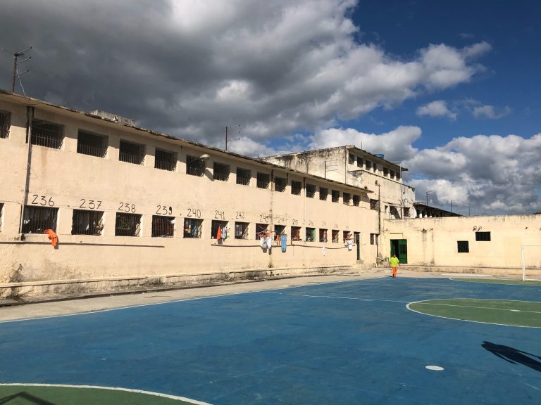 Segurança - presídio - penitenciárias prisões presos sistema carcerário (Presídio de Piraquara, Paraná)