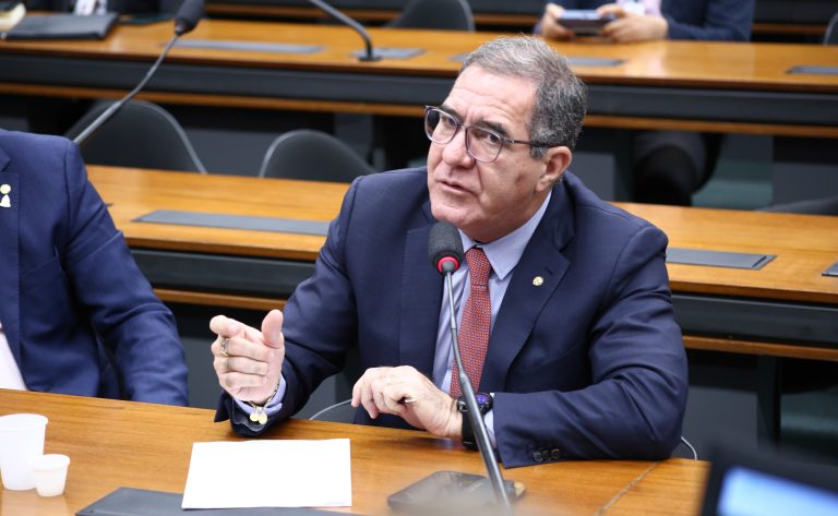 Deputado Luiz Gastão (PSD-CE) fala em comissão da Câmara dos Deputados