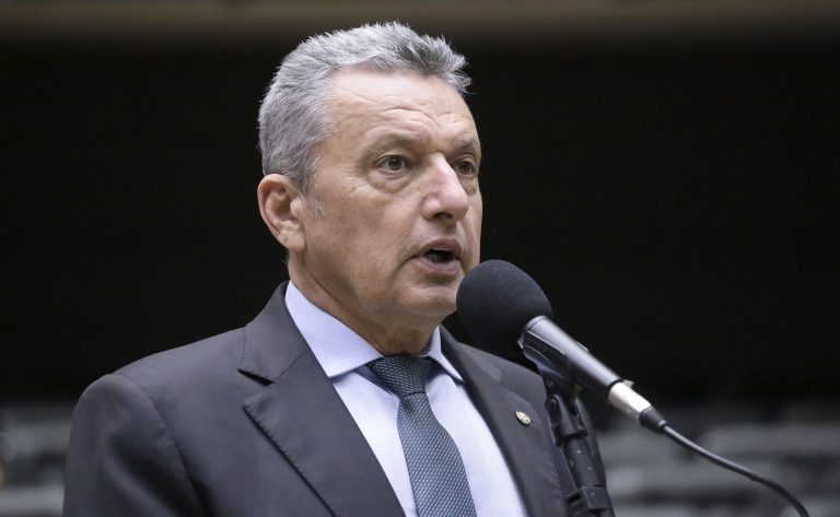 Deputado Charles Fernandes (PSD-BA) fala no Plenário da Câmara dos Deputados