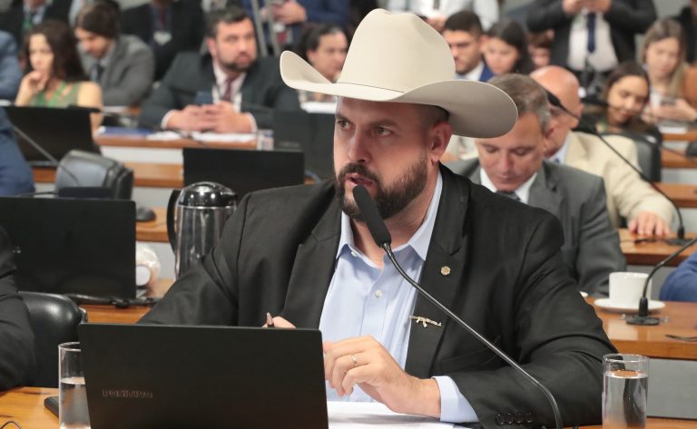 Deputado Zé Trovão (PL-SC) fala em comissão