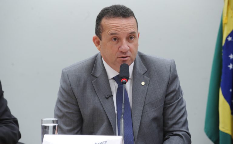 Deputado Pastor Diniz (União-RR) fala em comissão da Câmara dos Deputados