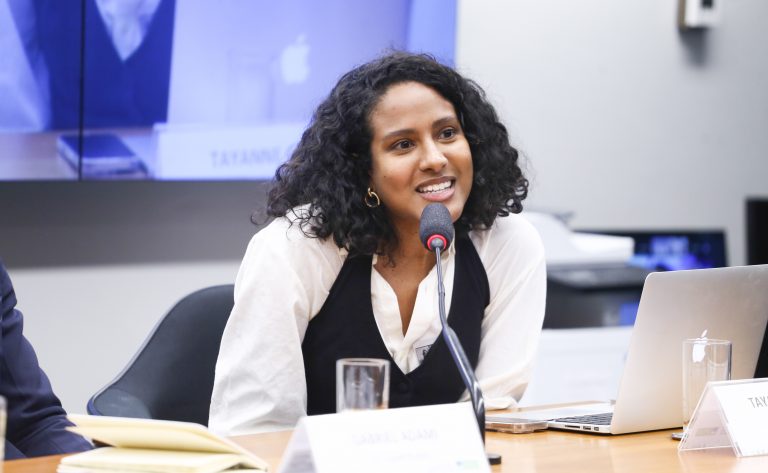 Audiência Pública - Perspectiva das Juventudes sobre a COP 30. Coordenadora de Relações Governamentais - Instituto Alana, Tayanne Galeno