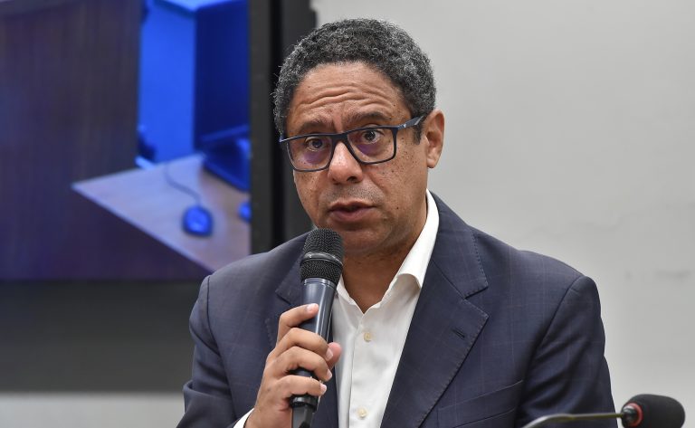 Deputado Orlando Silva (PCdoB-SP) em audiência da Comissão Especial sobre o Fundo Nacional da Igualdade Racial (PEC 27/24)