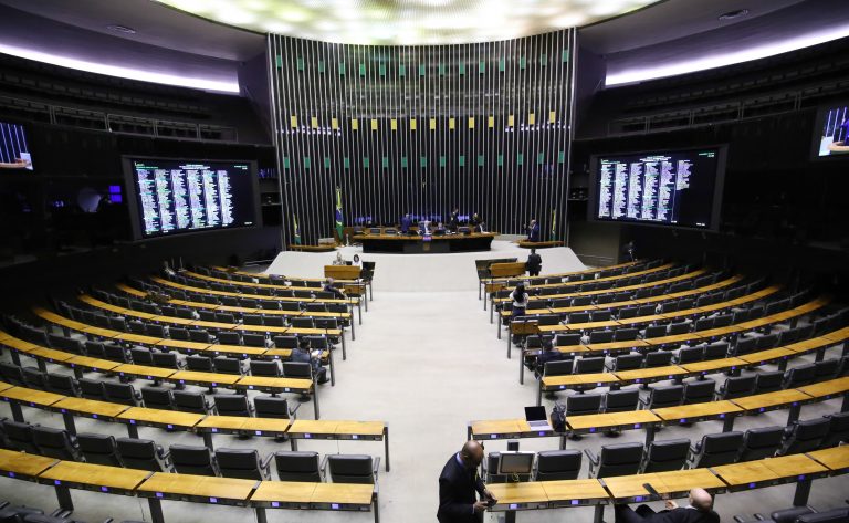Discussão e votação de propostas legislativas.