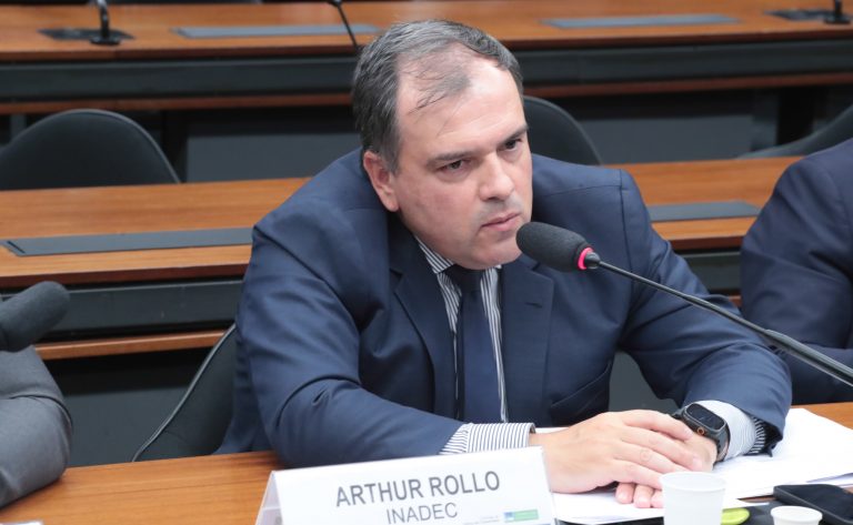 Audiência Pública - Precificação dinâmica (PL nº 494/2021). Presidente - Instituto Nacional de Defesa do Consumidor - INADEC, Arthur Rollo.