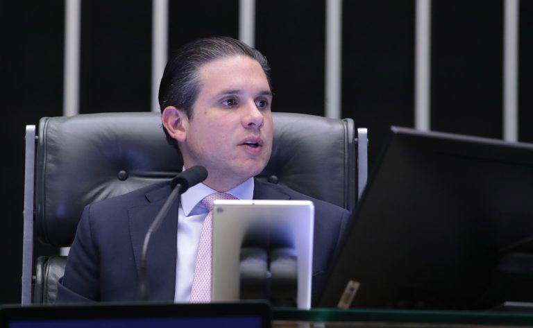 Motta preside sessão do plenário