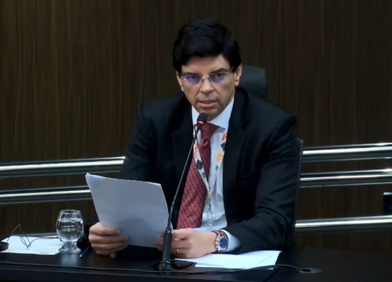 Para o deputado Claudio Cajado discursa em evento