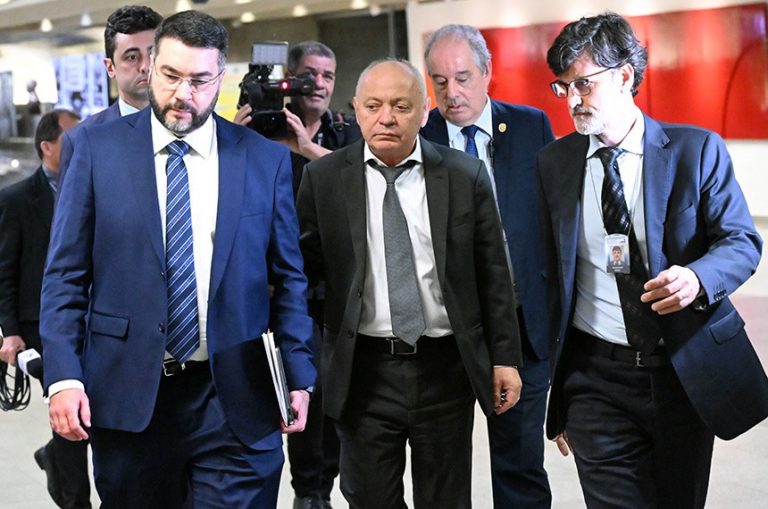 Abraão Lincoln foi acompanhado por policiais legislativos após o depoimento à CPMI do INSS