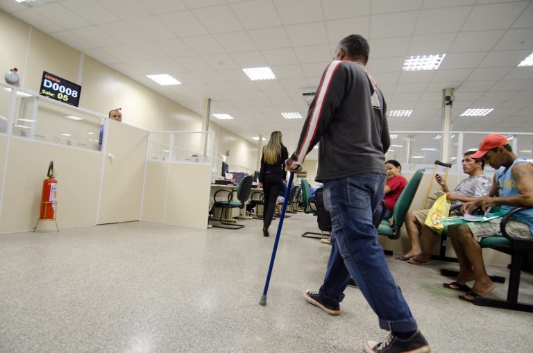 Trabalho - previdência - atendimento beneficiários benefícios previdenciários serviços públicos auxílio-doença auxílio-acidente INSS seguridade(Agência da Previdência Social em Ceilândia-DF)