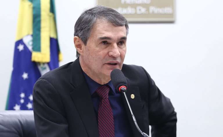 Deputado Romero Rodrigues (Podemos-PB) fala em comissão da Câmara dos Deputados