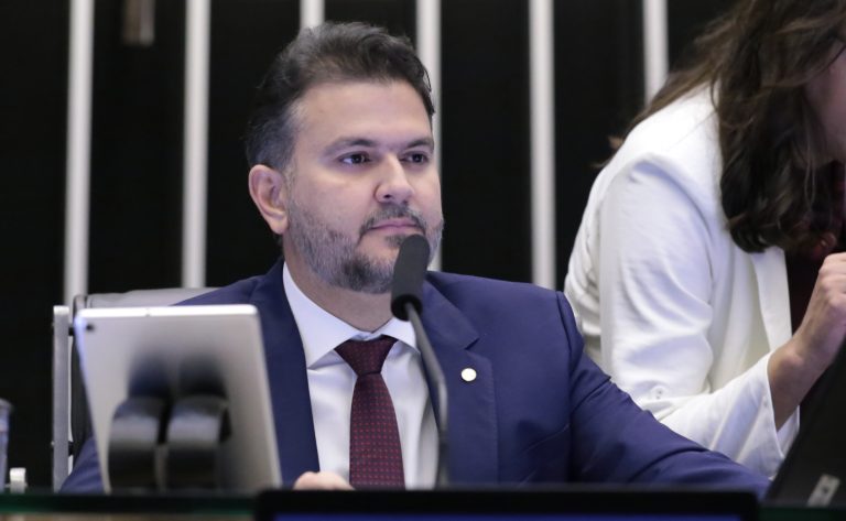 Deputado Diego Coronel (PSD-BA) no Plenário da Câmara dos Deputados