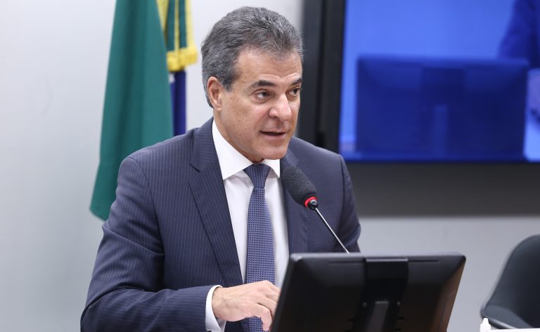 Seminário Interativo - O ajuste dos limites de faturamento do MEI e do Simples Nacional - A atualização econômica e o aperfeiçoamento normativo do regime tributário diferenciado. Dep. Beto Richa (PSDB - PR)