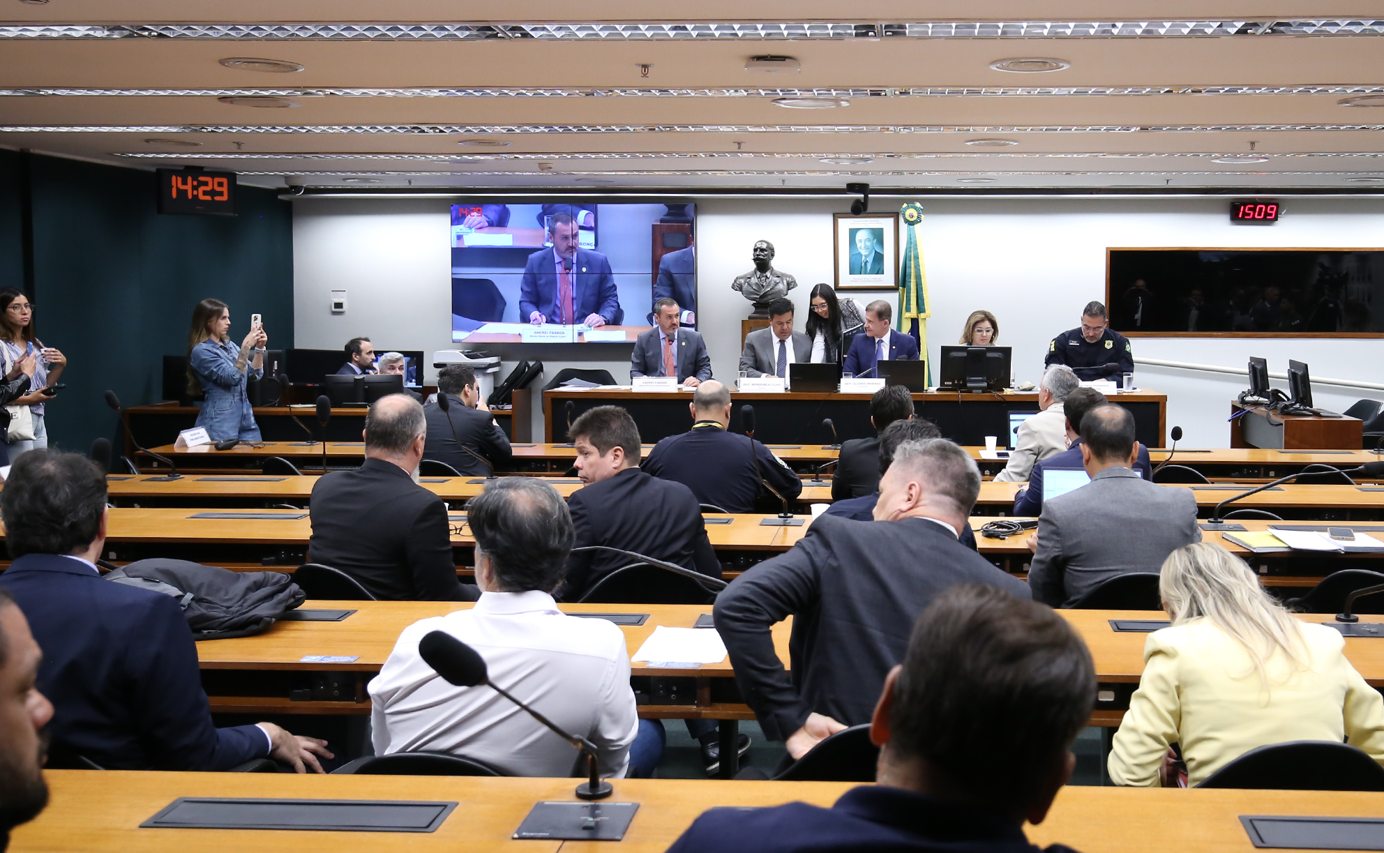 Comissão Especial Sobre Competências Federativas Em Segurança Pública (<a class='linkProposicao' href='https://www.camara.leg.br/noticias/1153668-proposta-do-governo-muda-estrutura-da-seguranca-publica-em-busca-de-maior-integracao-na-area'><a class='linkProposicao' href='https://www.camara.leg.br/noticias/1153668-proposta-do-governo-muda-estrutura-da-seguranca-publica-em-busca-de-maior-integracao-na-area'><a class='linkProposicao' href='https://www.camara.leg.br/noticias/1153668-proposta-do-governo-muda-estrutura-da-seguranca-publica-em-busca-de-maior-integracao-na-area'><a class='linkProposicao' href='https://www.camara.leg.br/noticias/1153668-proposta-do-governo-muda-estrutura-da-seguranca-publica-em-busca-de-maior-integracao-na-area'><a class='linkProposicao' href='https://www.camara.leg.br/noticias/1153668-proposta-do-governo-muda-estrutura-da-seguranca-publica-em-busca-de-maior-integracao-na-area'>PEC 018/25</a></a></a></a></a>)