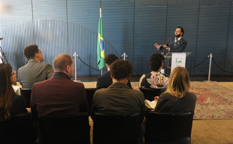 Justiça Social e Sustentabilidade: Caminhos para a COP30. Dep. Pastor Henrique Vieira (PSOL - RJ)