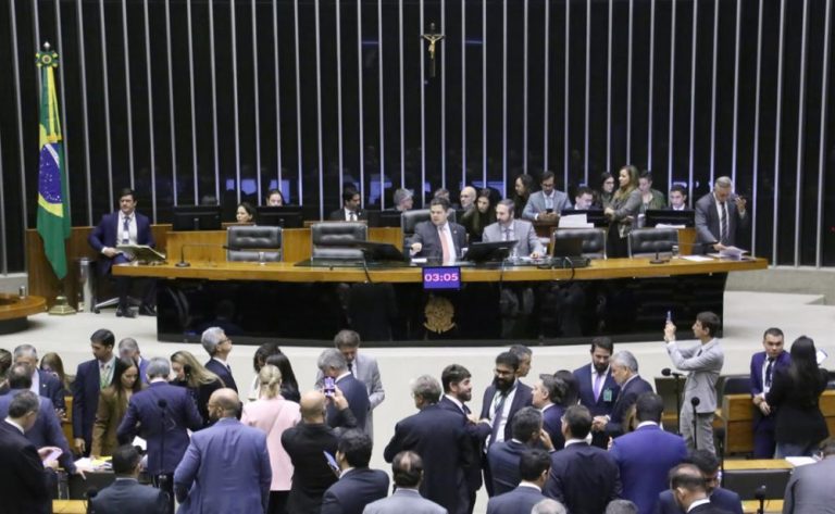 Sessão do Congresso Nacional no Plenário da Câmara