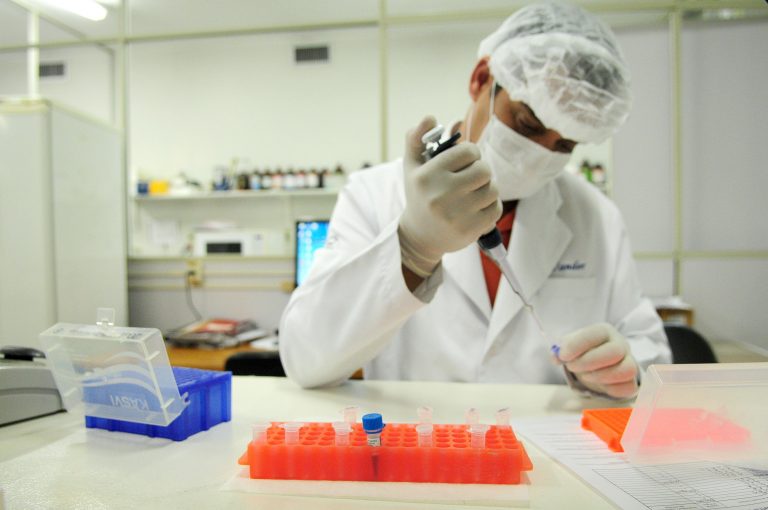 Segurança - geral - laboratório pesquisa DNA investigação policial polícia técnica ciência científica