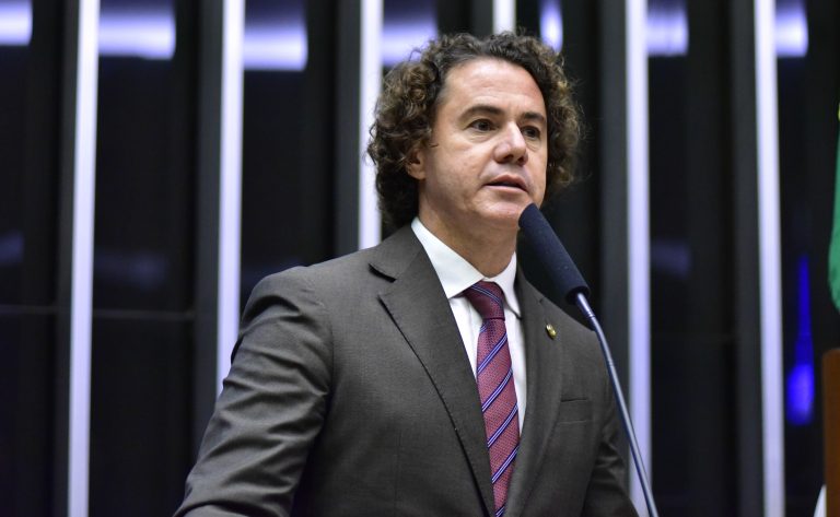 Deliberação de vetos e projetos de lei. Senador, Veneziano Vital do Rêgo.