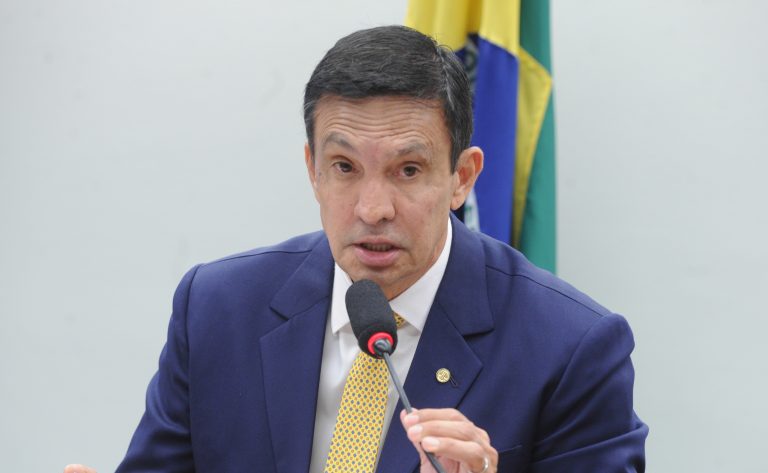 Deputado Sidney Leite (PSD-AM) fala em comissão da Câmara dos Deputados