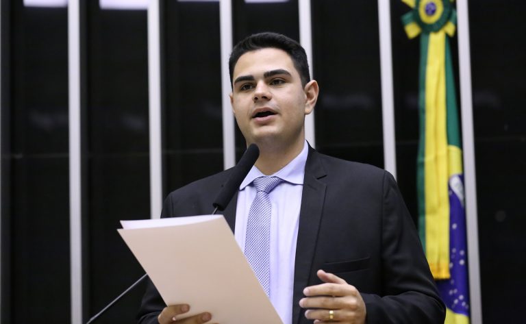 Deputado Icaro de Valmir (PL-SE) fala no Plenário da Câmara dos Deputados