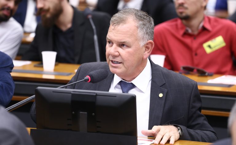 Audiência Pública - Projeto de Lei nº 3.261, de 2025, que restabelece a isenção do imposto de importação em compras internacionais de até 50 dólares. Dep. Lúcio Mosquini (MDB - RO)