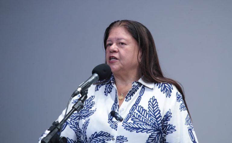 Outorga do Diploma Mulher-Cidadã Carlota Pereira de Queirós. Dep. Laura Carneiro (PSD-RJ).