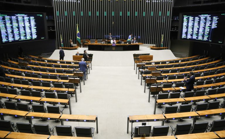 Discussão e votação de propostas legislativas.