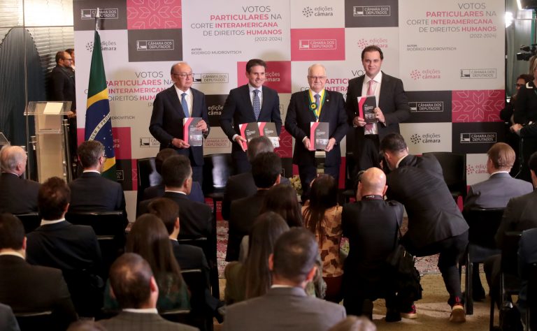 	 Tipo: Imagem  Título: Lançamento de Publicações  Data: 10/12/2025  Data upload: 10/12/2025 19:12  Descrição: Lançamento do livro “Votos na Corte Interamericana de Direitos Humanos”