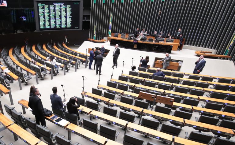 Discussão e votação de propostas legislativas.