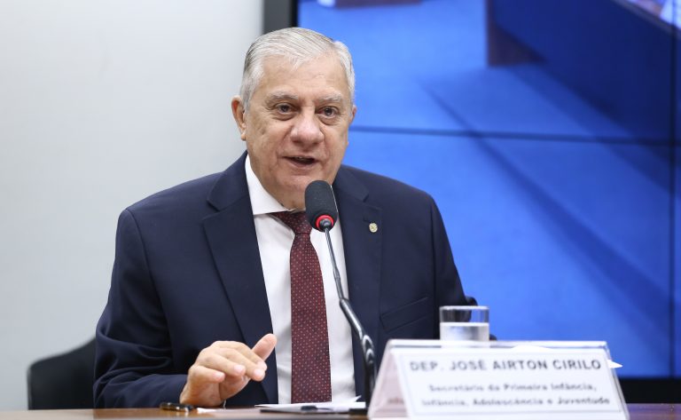 Apresentação do relatório final. Dep. José Airton Félix Cirilo (PT-CE)