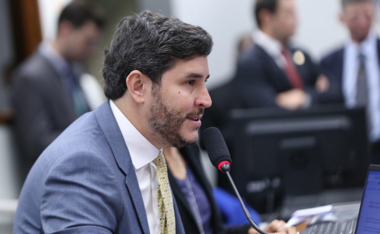 Deputado Maurício Carvalho (União-RO) fala em comissão da Câmara dos Deputados